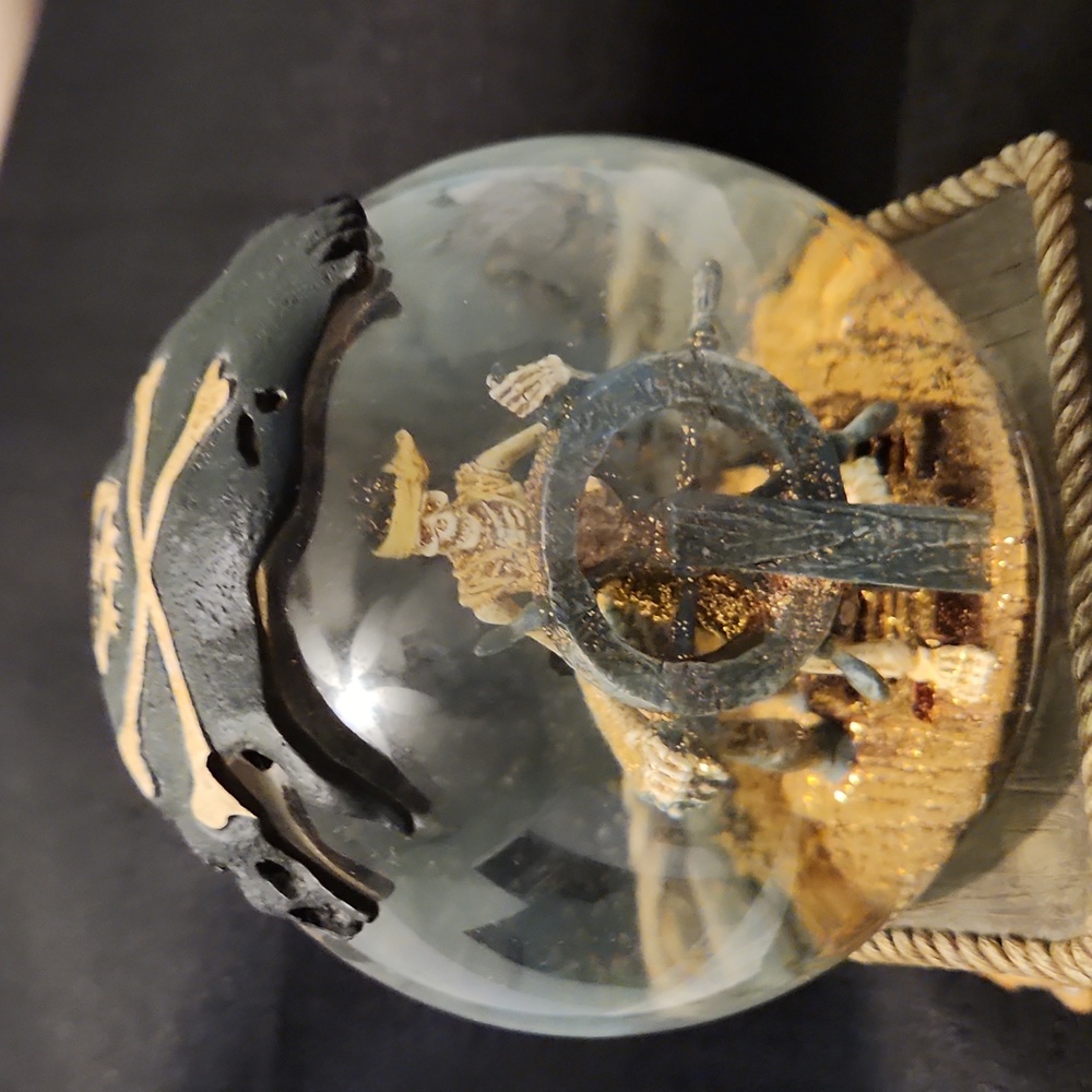 WALT DISNEY PIRATES ☠️ OF THE  CARIBBEAN SNOW GLOBE. SKELETON SHIP WHEEL GLITTER - Picture 3 of 10
